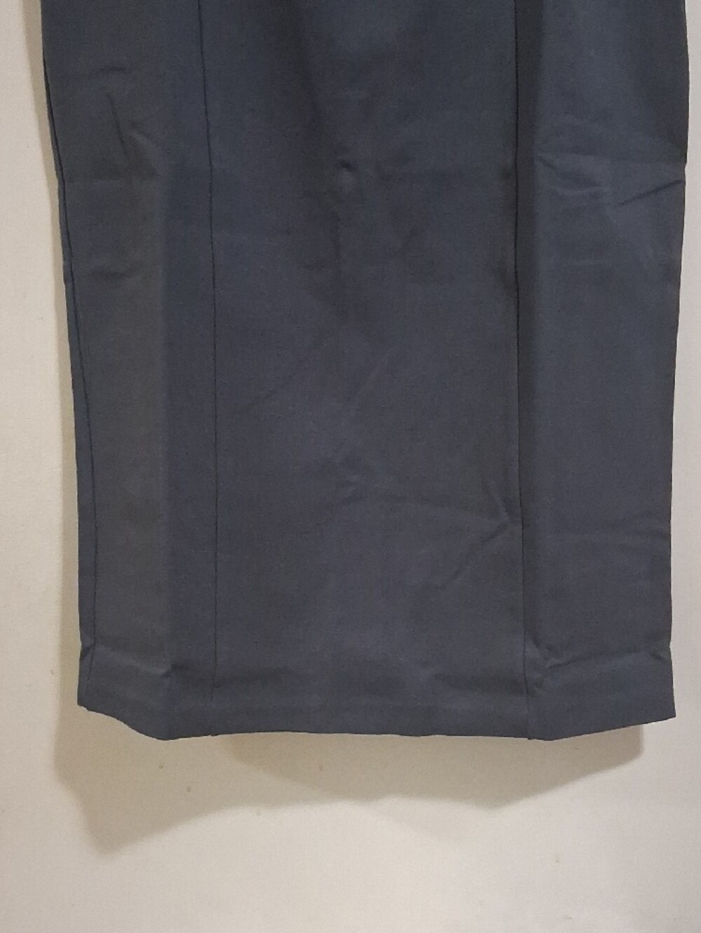 NWT T Tahari Grey Pencil Skirt Tummy Control Size M. - Picture 4 of 5